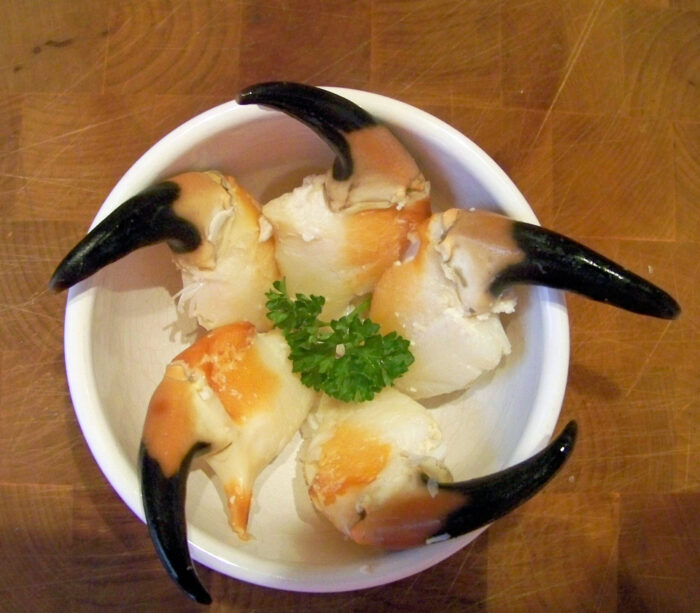 Fresh Cracked Crab Claws - Image 4